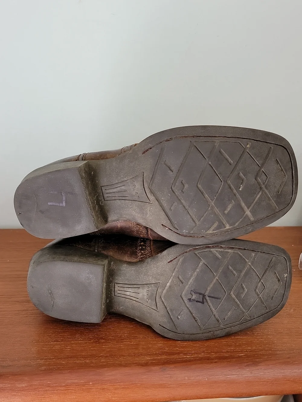 Ariat Kids Roughstock Boots sz4